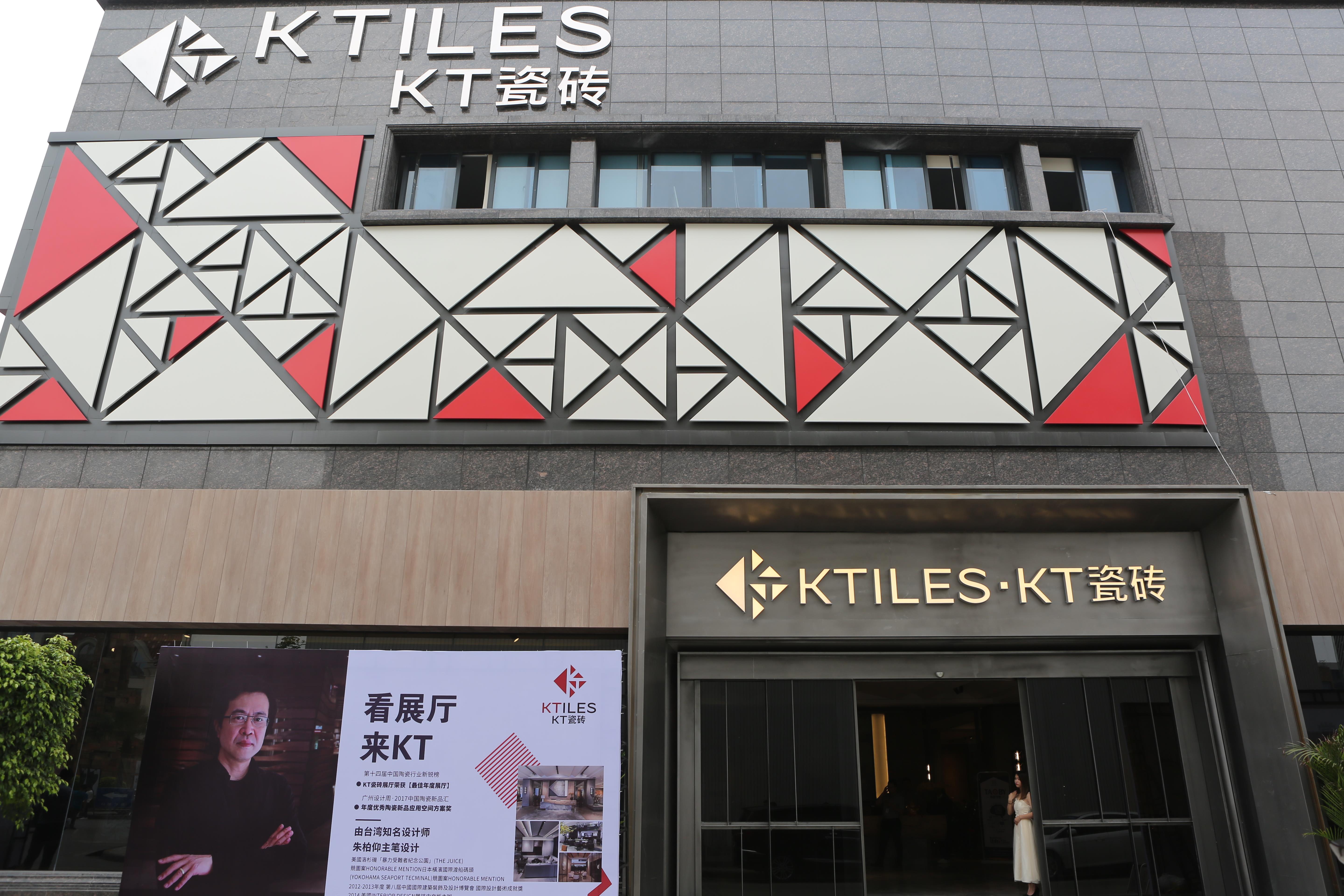 陶博會期間，這個(gè)展廳熱鬧非凡，只為，給你演繹最好的木紋磚及最佳木紋磚展廳！